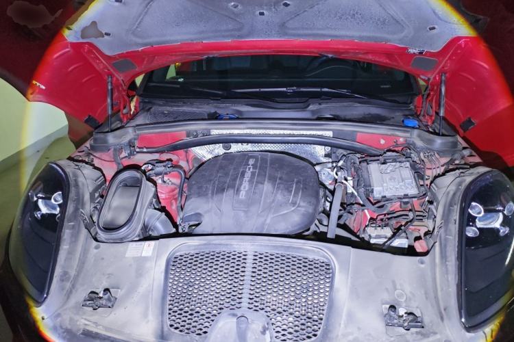 Used Porsche Macan 2020 Macan 2.0T Engine Bay