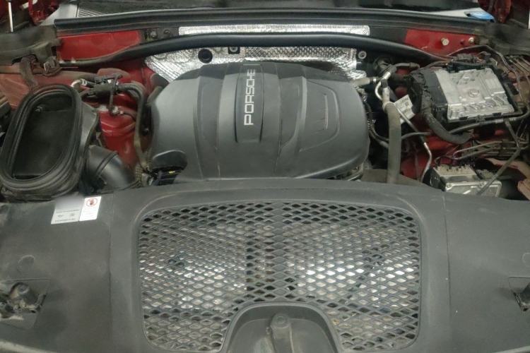 Used Porsche Macan 2020 Macan 2.0T Engine Bay