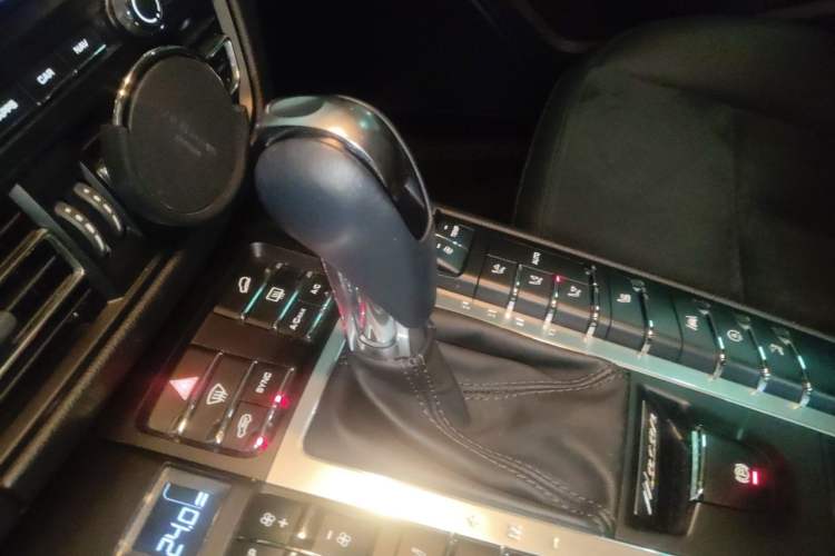 Used Porsche Macan 2020 Macan 2.0T Gear Lever