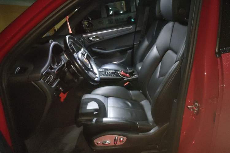 Used Porsche Macan 2020 Macan 2.0T Left Front Seat