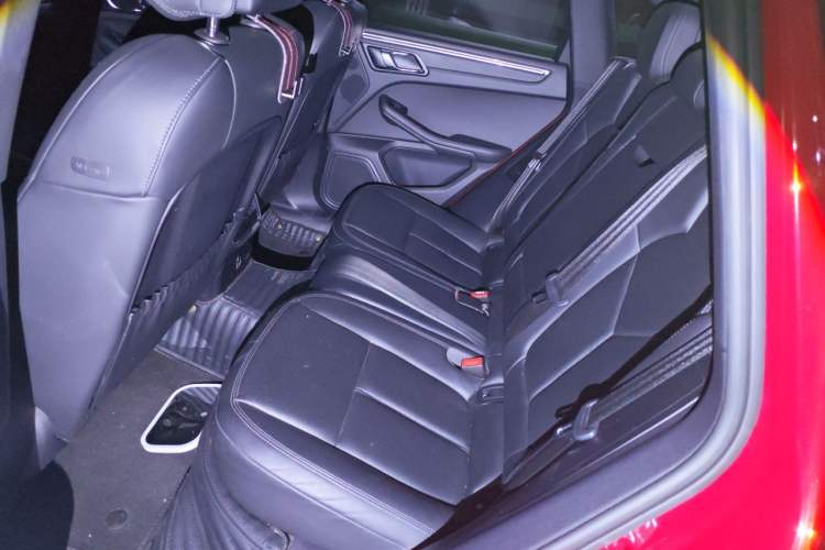 Used Porsche Macan 2020 Macan 2.0T Left Rear Seat