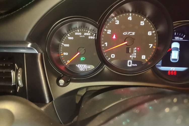 Used Porsche Macan 2020 Macan GTS 2.9T Odometer Close Up