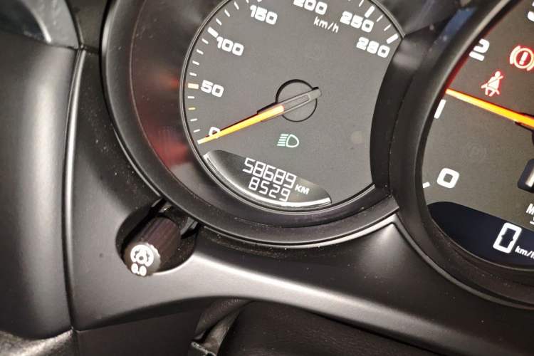 Used Porsche Macan 2020 Macan 2.0T Odometer Close Up