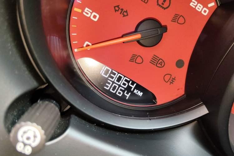 Used Porsche Macan 2020 Macan 2.0T Odometer Close Up