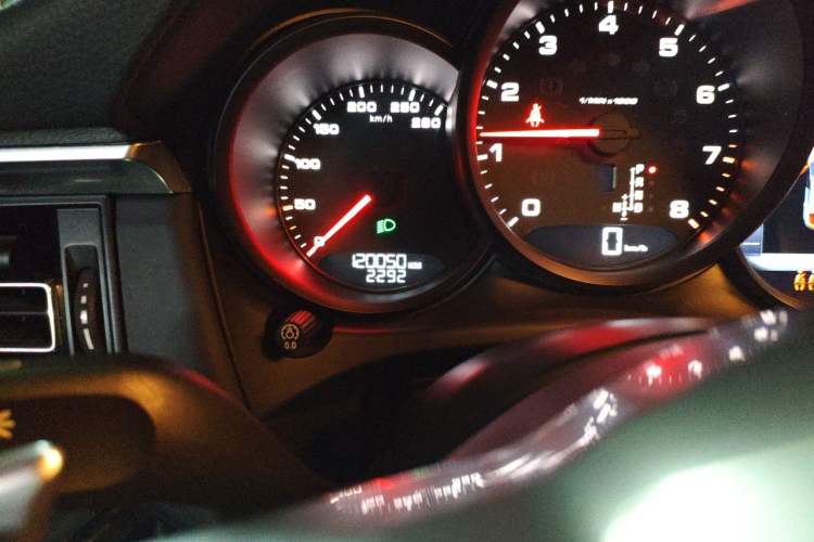 Used Porsche Macan 2020 Macan 2.0T Odometer Close Up