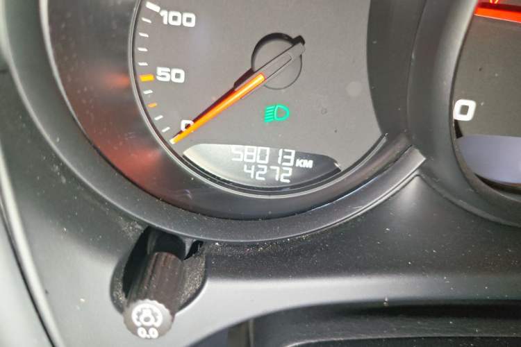 Used Porsche Macan 2020 Macan 2.0T Odometer Close Up