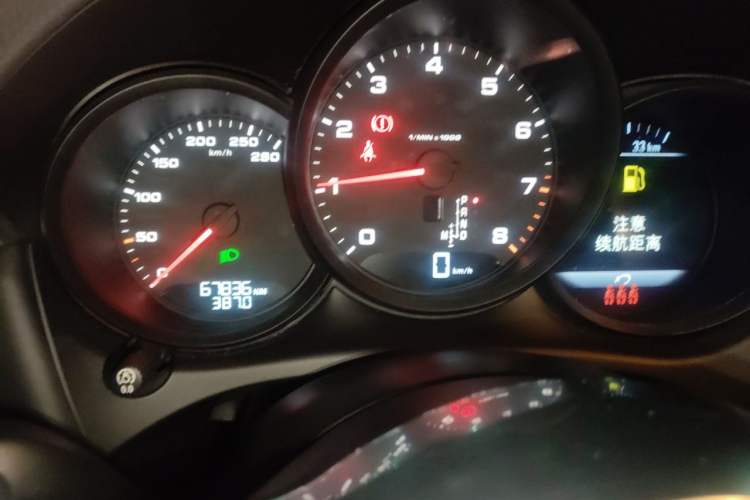 Used Porsche Macan 2020 Macan 2.0T Odometer Close Up