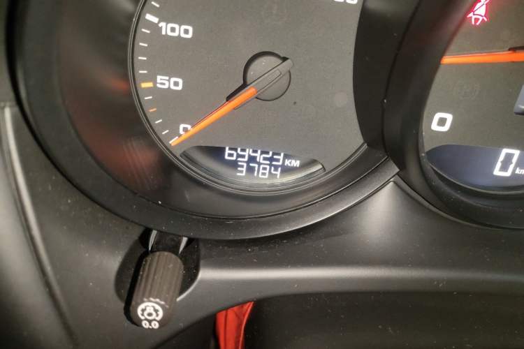 Used Porsche Macan 2020 Macan 2.0T Odometer Close Up