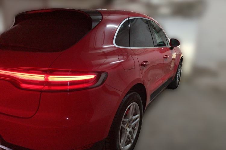 Used Porsche Macan 2020 Macan 2.0T Rear Right 45 Deg
