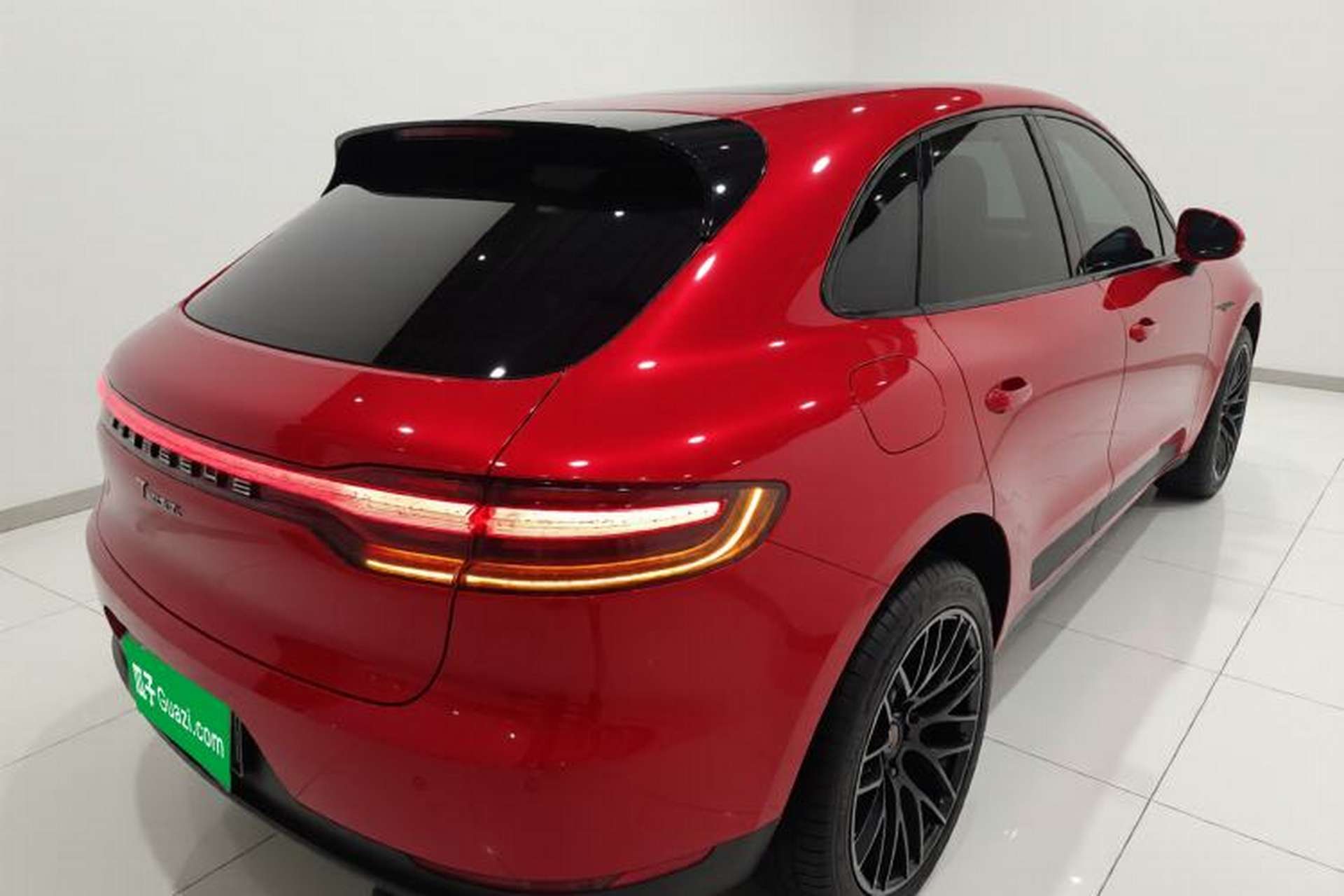 Used Porsche Macan 2020 Macan 2.0T Rear Right 45 Deg