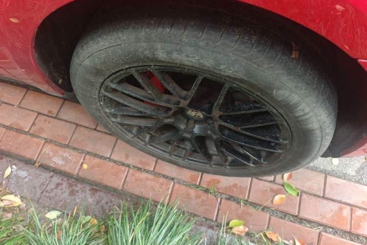 Used Porsche Macan 2020 Macan 2.0T Right Front Wheel Hub