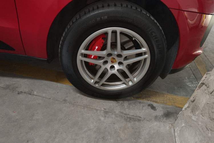 Used Porsche Macan 2020 Macan 2.0T Right Front Wheel Hub