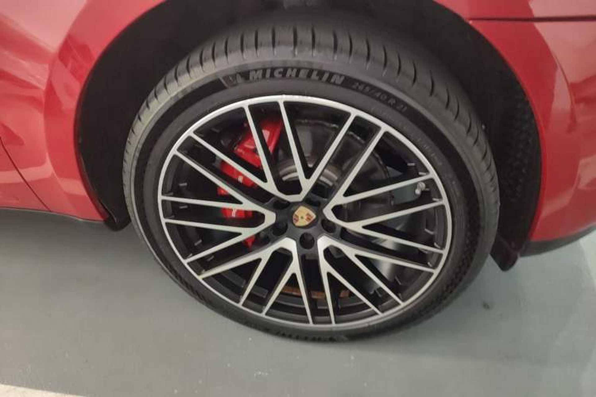 Used Porsche Macan 2020 Macan S 3.0T Right Front Wheel Hub