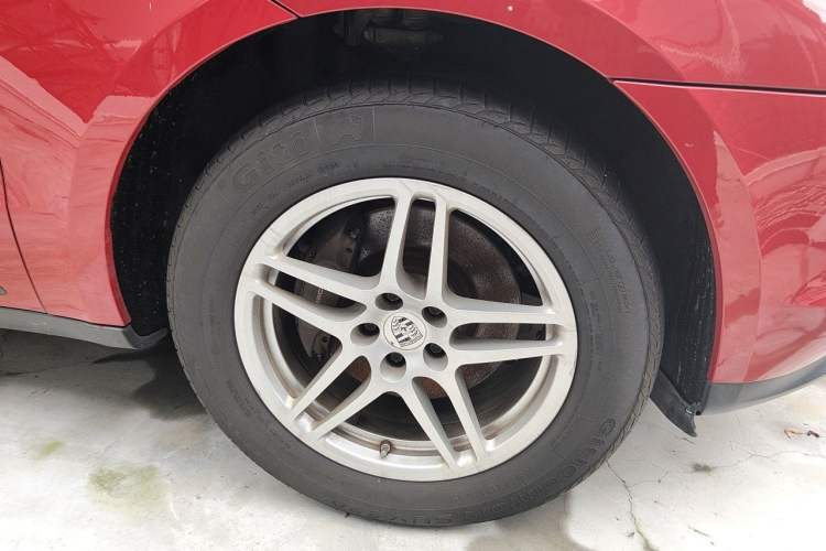 Used Porsche Macan 2020 Macan 2.0T Right Front Wheel Hub