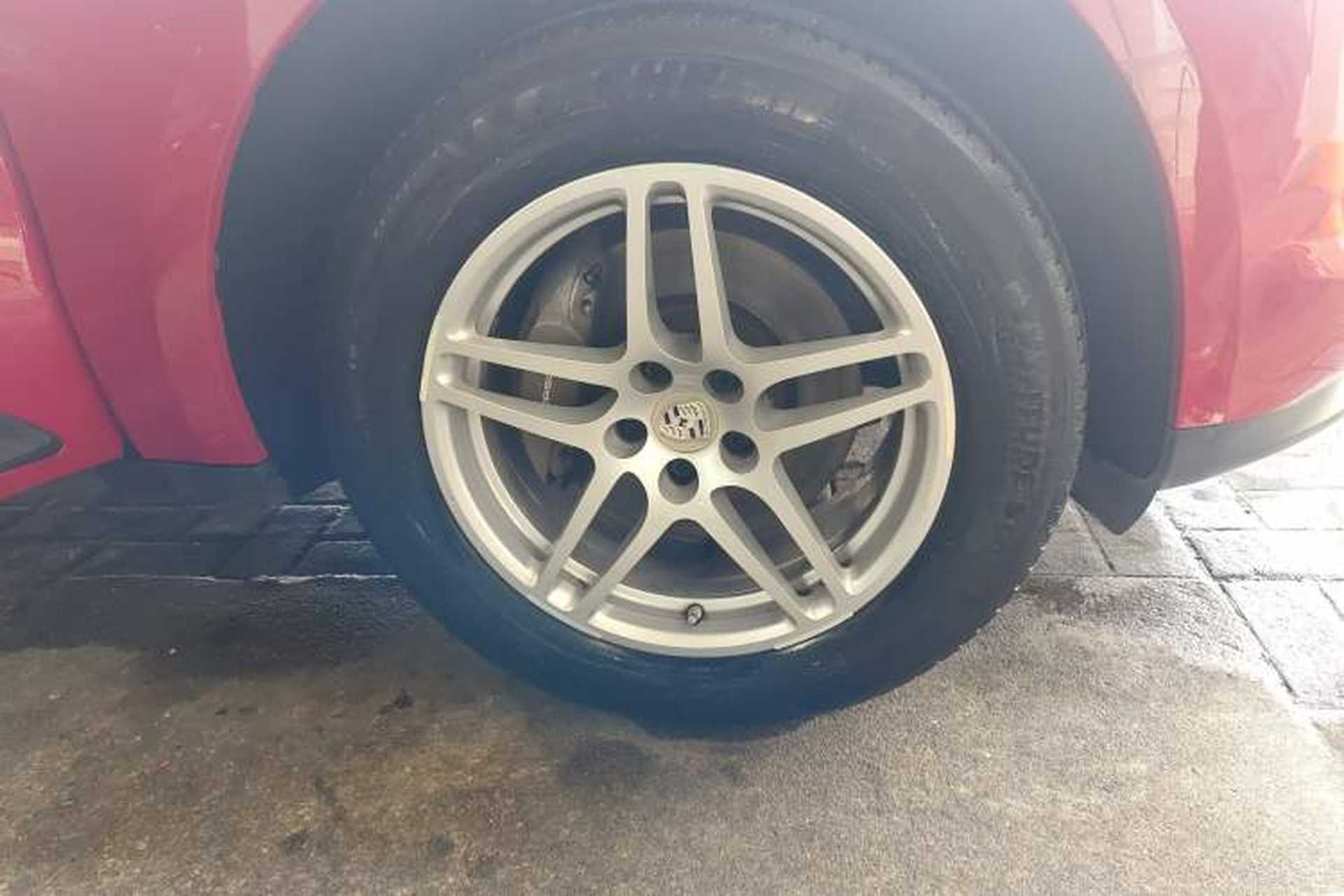 Used Porsche Macan 2020 Macan 2.0T Right Front Wheel Hub