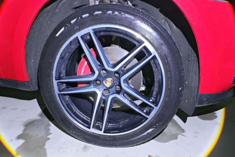 Used Porsche Macan 2020 Macan 2.0T Right Front Wheel Hub