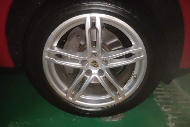 Used Porsche Macan 2020 Macan 2.0T Right Front Wheel Hub