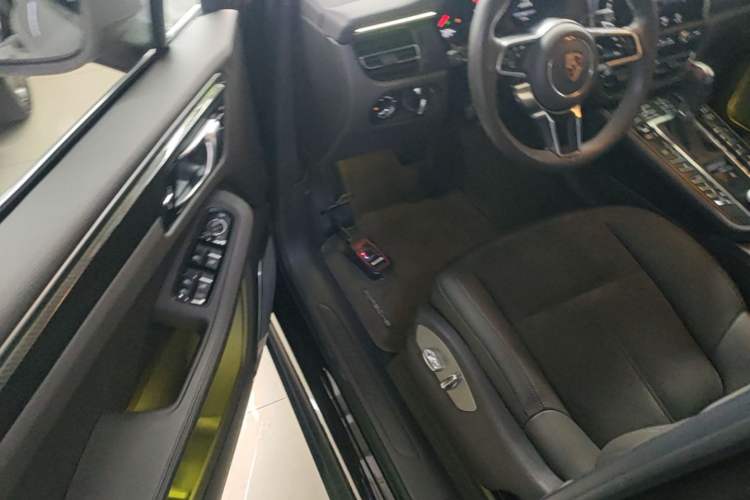Used Porsche Macan 2020 Macan 2.0T Driver Seat