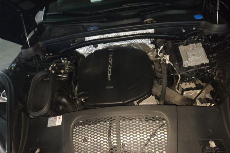 Used Porsche Macan 2020 Macan 2.0T Engine Bay