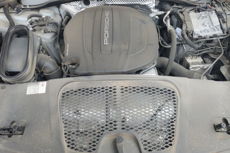 Used Porsche Macan 2020 Macan 2.0T Engine Bay