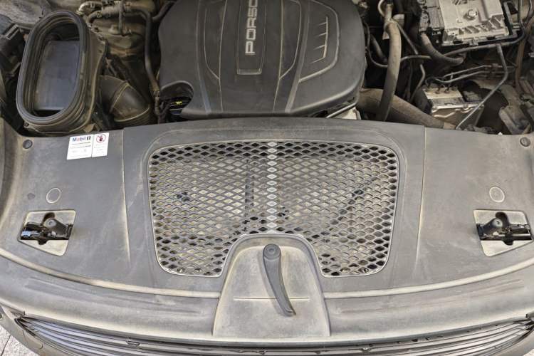 Used Porsche Macan 2020 Macan 2.0T Engine Bay