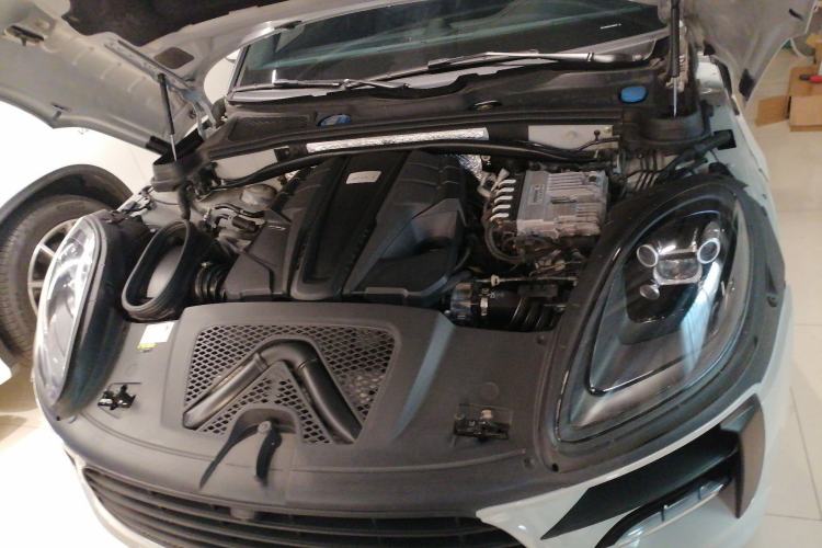 Used Porsche Macan 2020 Macan S 3.0T Engine Bay