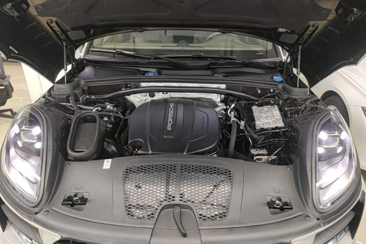 Used Porsche Macan 2020 Macan 2.0T Engine Bay