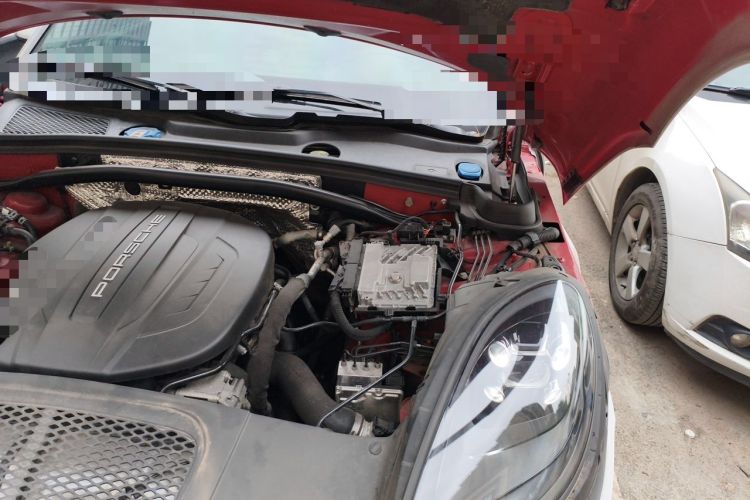 Used Porsche Macan 2020 Macan 2.0T Engine Bay Left