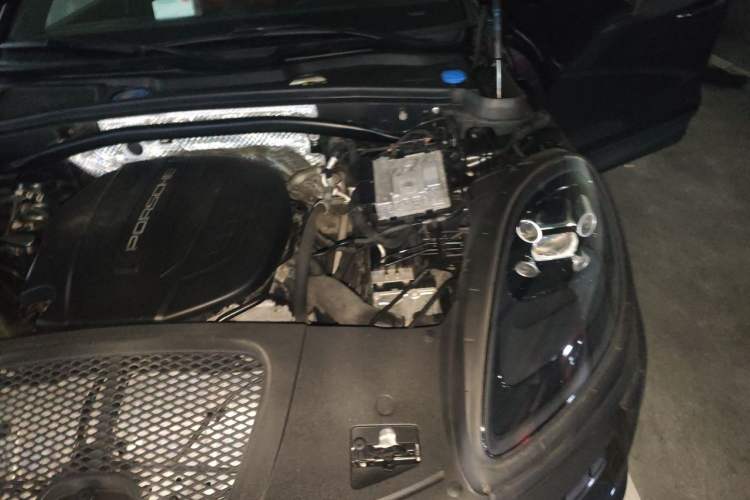 Used Porsche Macan 2020 Macan 2.0T Engine Bay Left