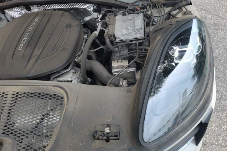 Used Porsche Macan 2020 Macan 2.0T Engine Bay Left