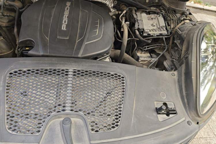 Used Porsche Macan 2020 Macan 2.0T Engine Bay Left