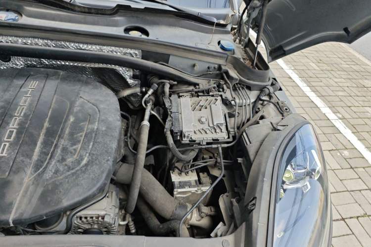 Used Porsche Macan 2020 Macan 2.0T Engine Bay Left