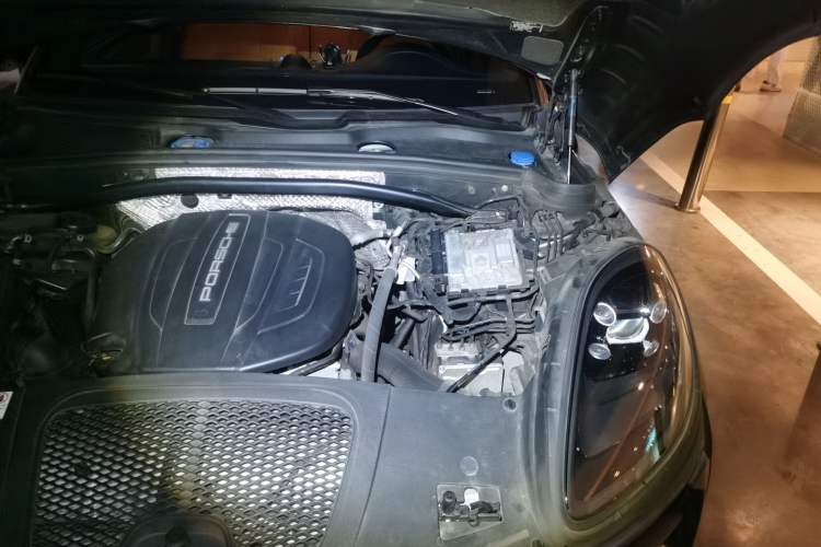 Used Porsche Macan 2020 Macan 2.0T Engine Bay Left