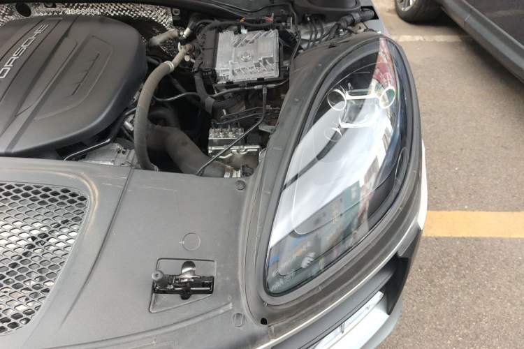 Used Porsche Macan 2020 Macan 2.0T Engine Bay Left