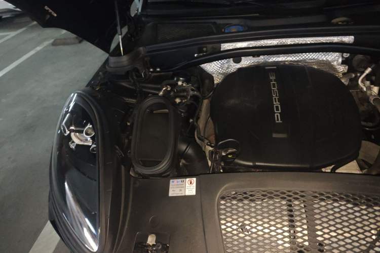 Used Porsche Macan 2020 Macan 2.0T Engine Bay Right