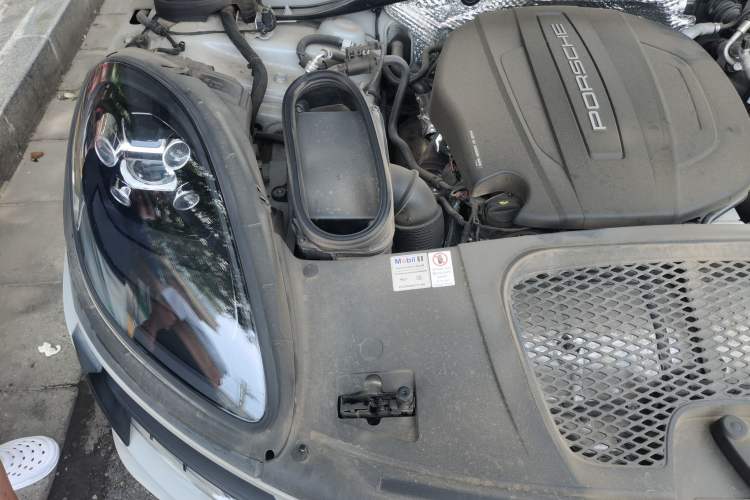 Used Porsche Macan 2020 Macan 2.0T Engine Bay Right