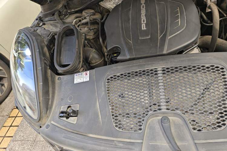 Used Porsche Macan 2020 Macan 2.0T Engine Bay Right