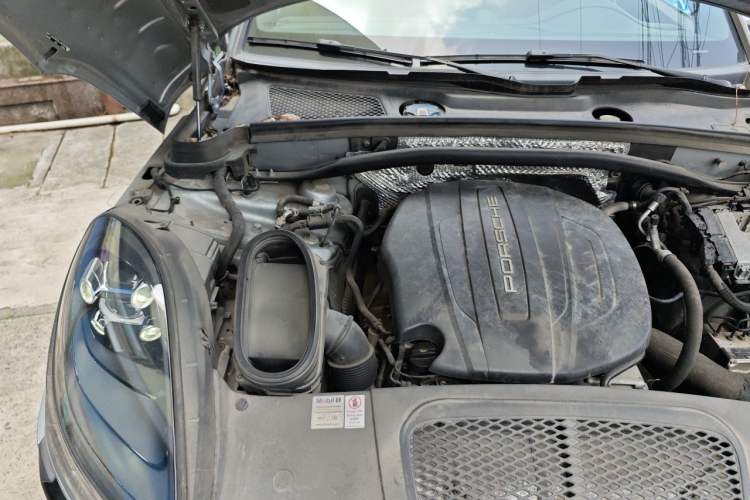 Used Porsche Macan 2020 Macan 2.0T Engine Bay Right