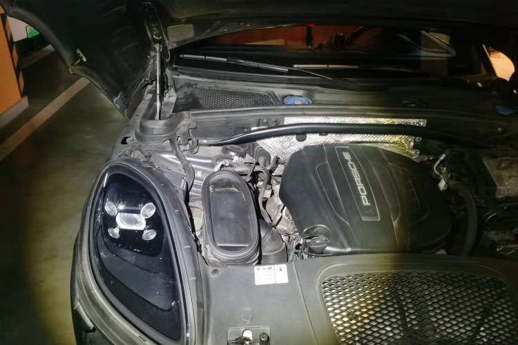 Used Porsche Macan 2020 Macan 2.0T Engine Bay Right