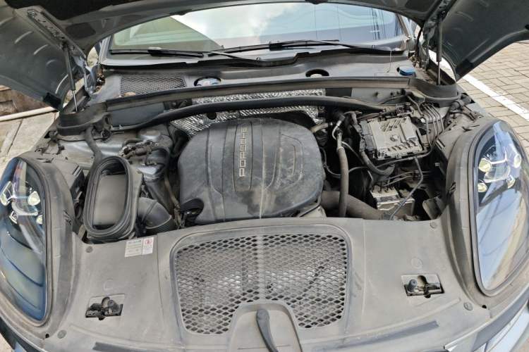 Used Porsche Macan 2020 Macan 2.0T Engine Bay