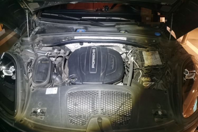 Used Porsche Macan 2020 Macan 2.0T Engine Bay