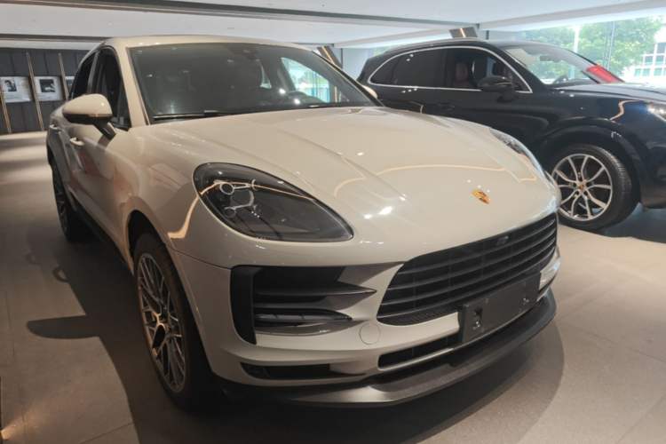 Used Porsche Macan 2020 Macan 2.0T Front Right 45 Deg