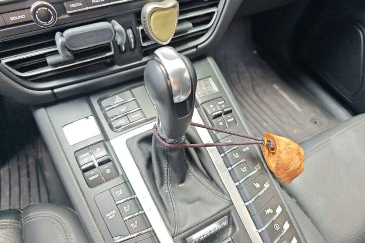 Used Porsche Macan 2020 Macan 2.0T Gear Lever