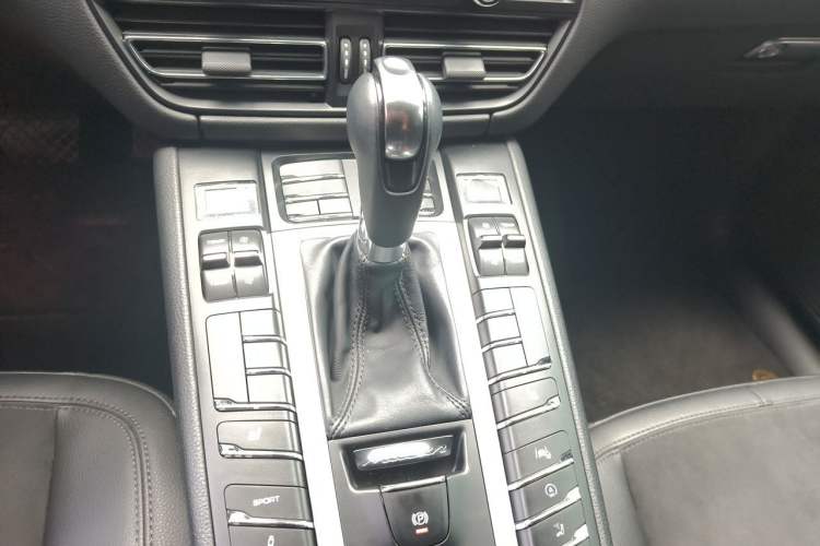 Used Porsche Macan 2020 Macan 2.0T Gear Lever
