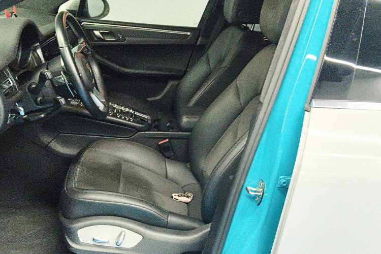 Used Porsche Macan 2020 Macan 2.0T Left Front Seat