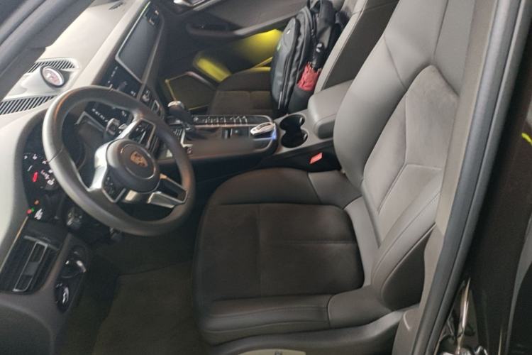 Used Porsche Macan 2020 Macan 2.0T Left Front Seat
