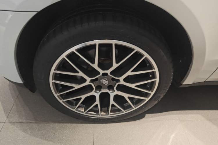 Used Porsche Macan 2020 Macan 2.0T Left Front Wheel Hub