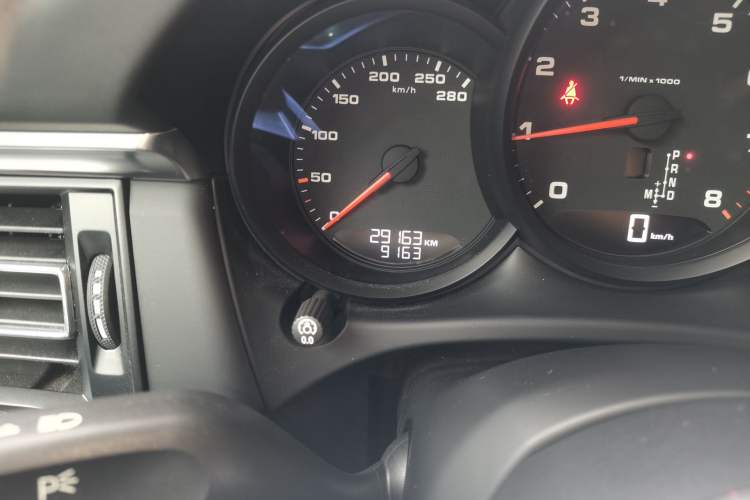 Used Porsche Macan 2020 Macan 2.0T Odometer Close Up