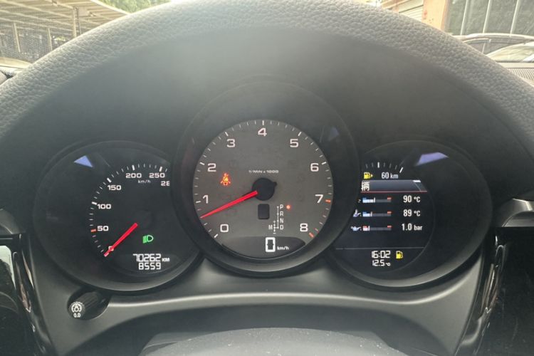 Used Porsche Macan 2020 Macan S 3.0T Odometer Close Up