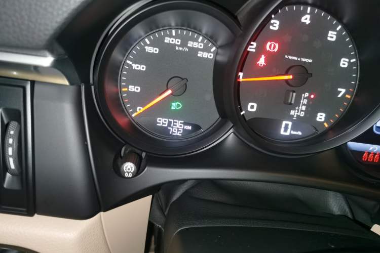Used Porsche Macan 2020 Macan 2.0T Odometer Close Up